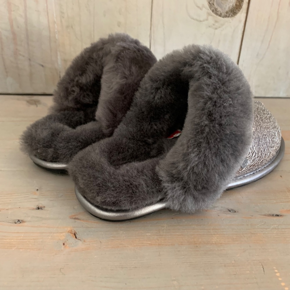 UGG SCUFFETTE 2 METALLIC SPARKLE GUNMETAL SILVER NEW SLIPPERS - Picture 4 of 8